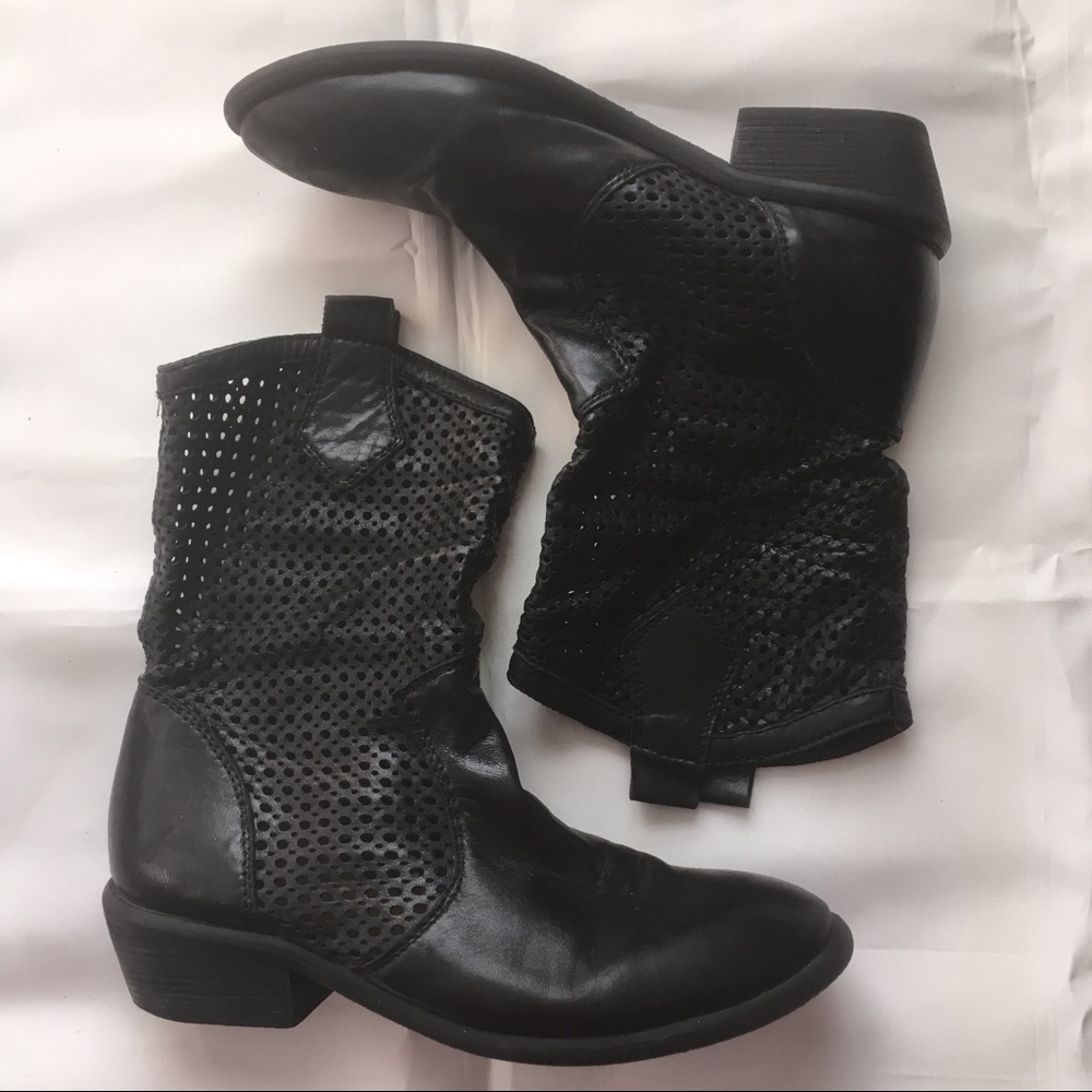 Miz Mooz Sally blk leather cowboy ankle boot sz 7